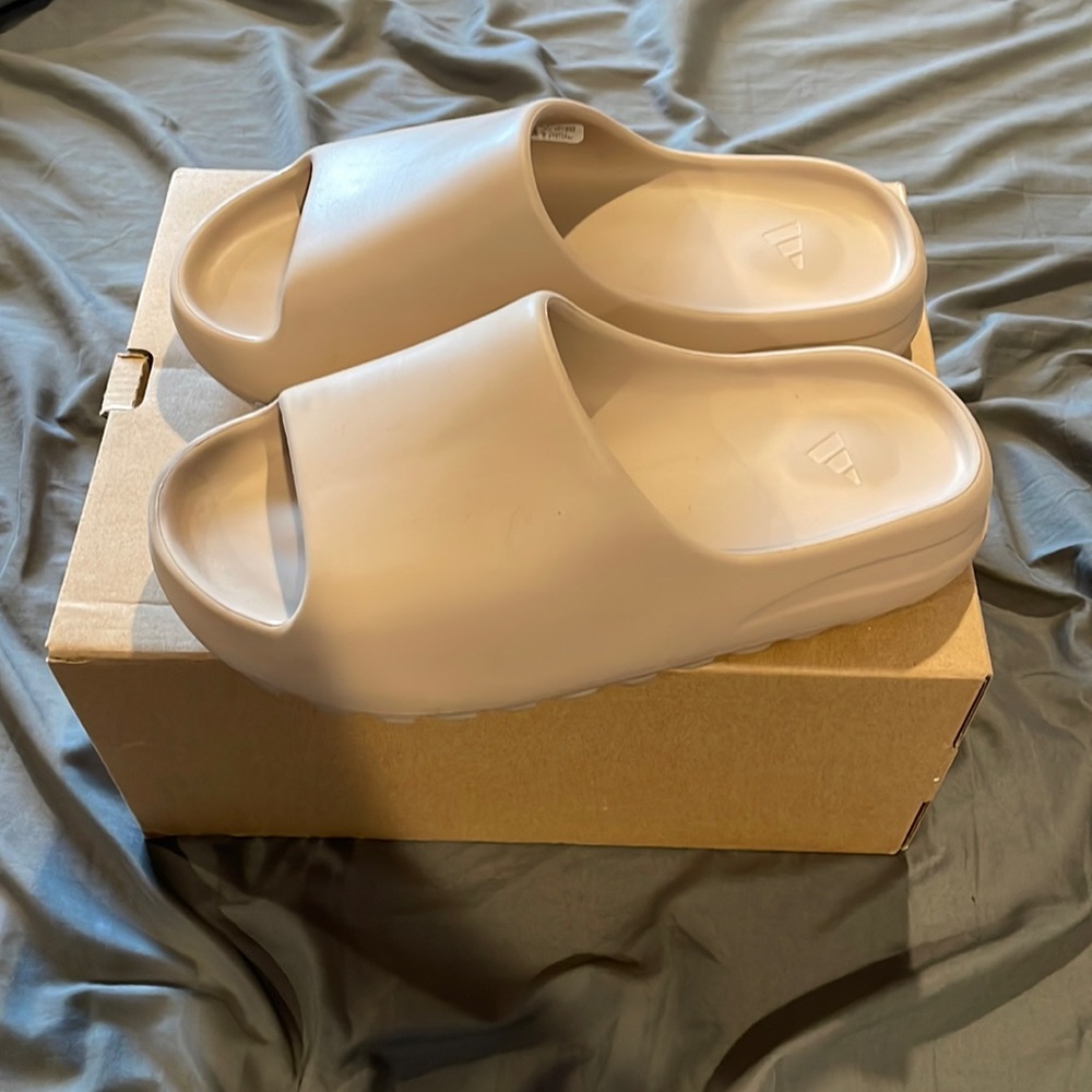 Yeezy slides size 9 color pure first release